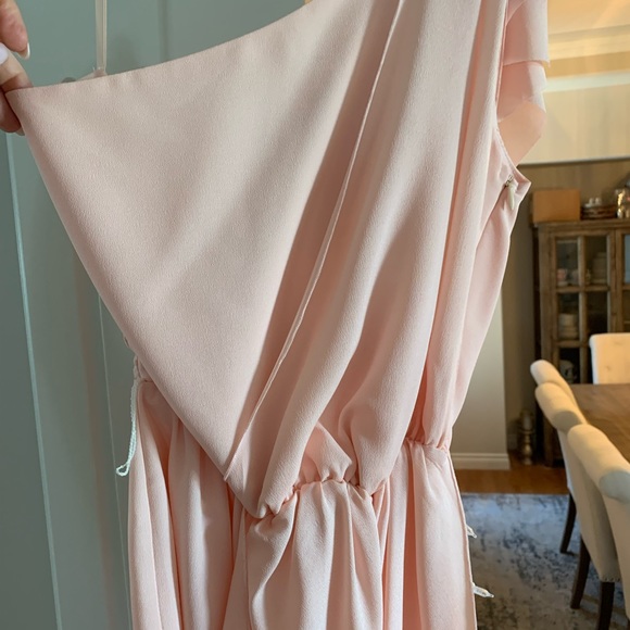 one shoulder summer dress. Light pink. Non-smoking home. Comes with white belt. - Picture 2 of 6